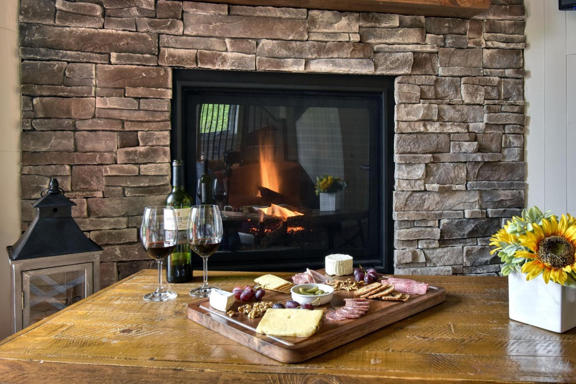 Stunning Condo - View On Lake Tremblant & Mountain Mont-Tremblant Ngoại thất bức ảnh