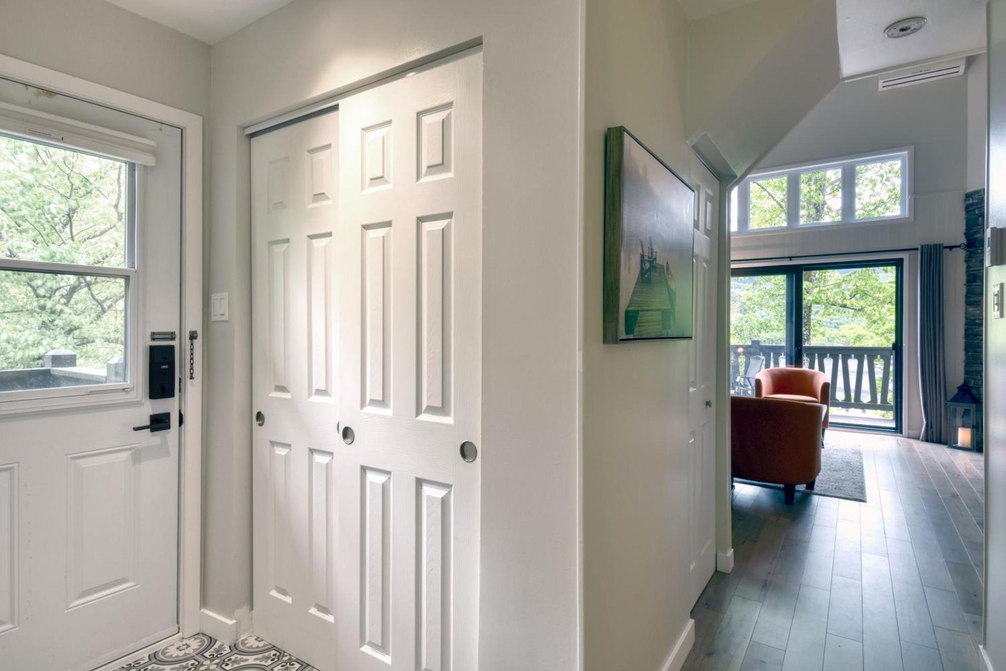 Stunning Condo - View On Lake Tremblant & Mountain Mont-Tremblant Ngoại thất bức ảnh
